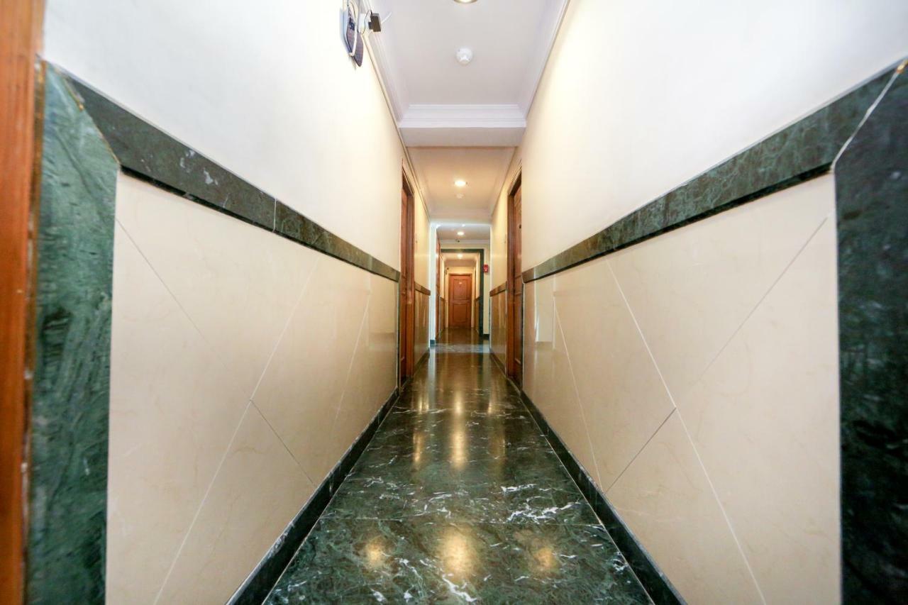 Lucky Hotel Goregaon Мумбай Екстериор снимка