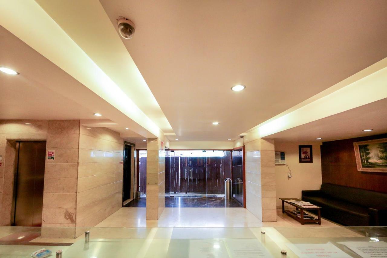 Lucky Hotel Goregaon Мумбай Екстериор снимка