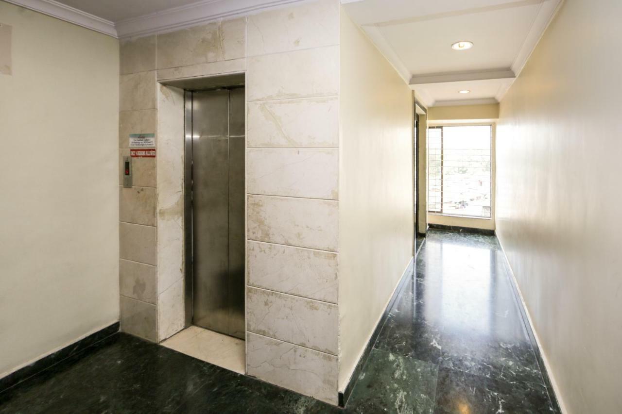 Lucky Hotel Goregaon Мумбай Екстериор снимка