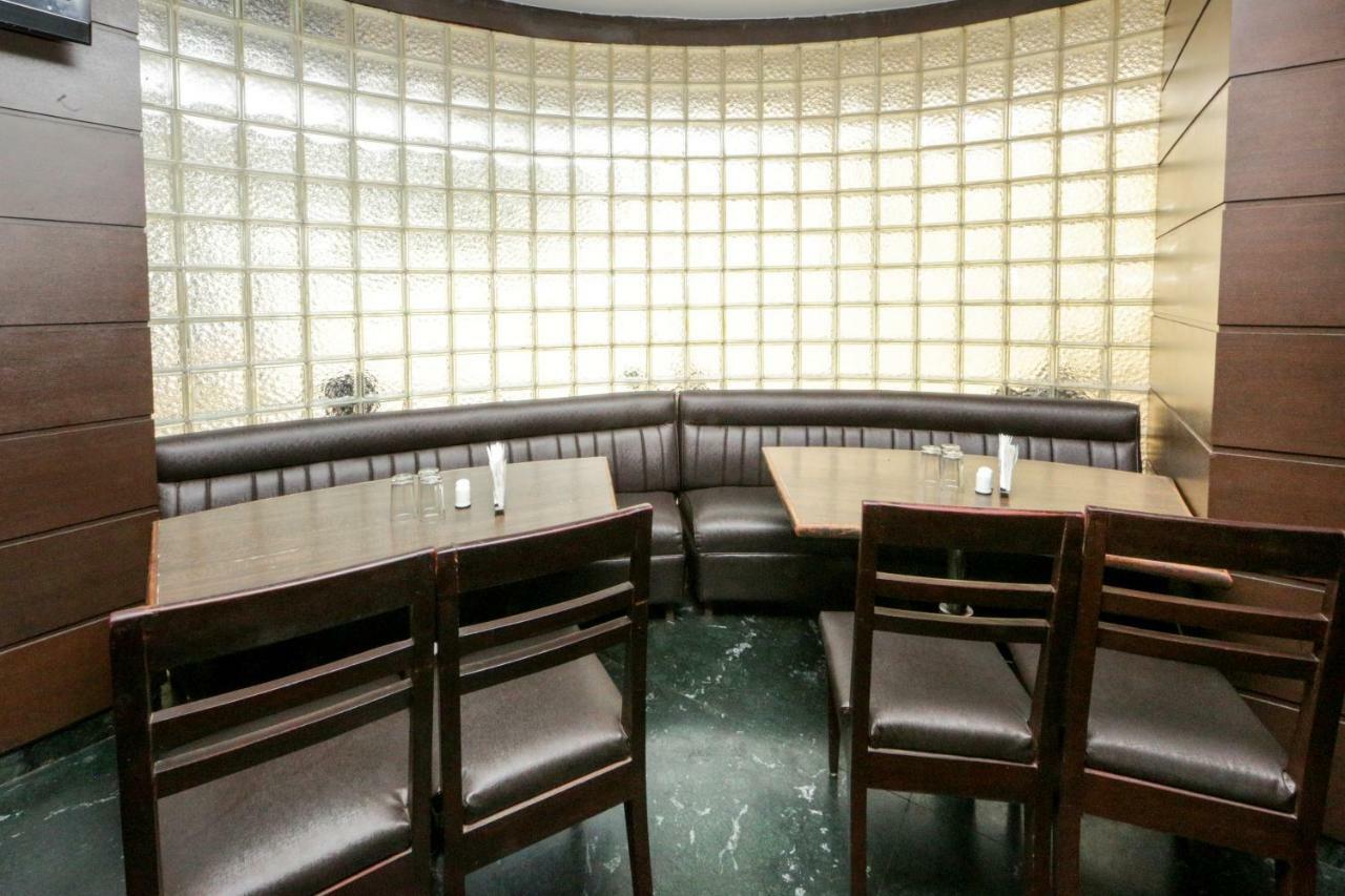 Lucky Hotel Goregaon Мумбай Екстериор снимка