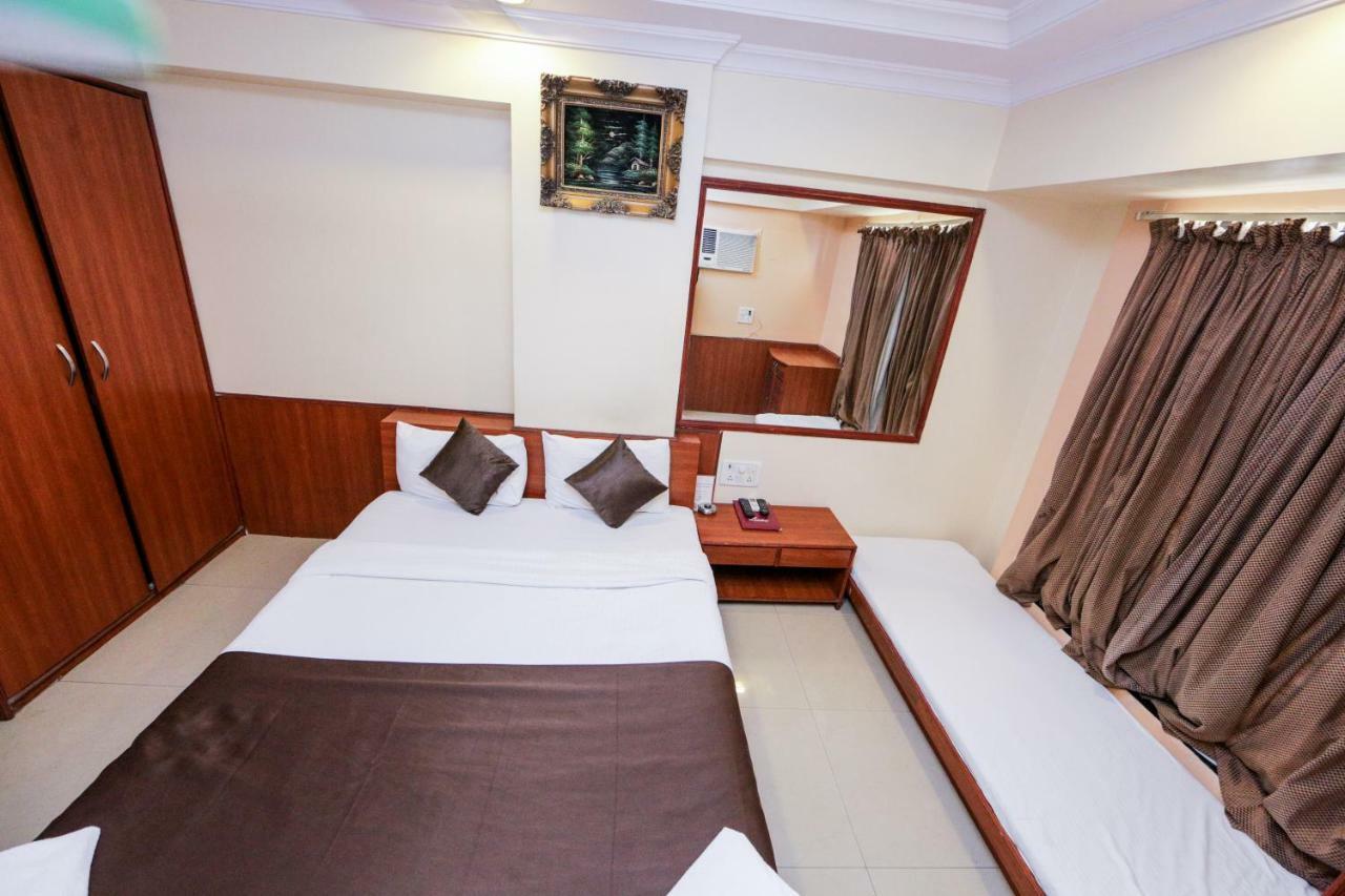 Lucky Hotel Goregaon Мумбай Екстериор снимка