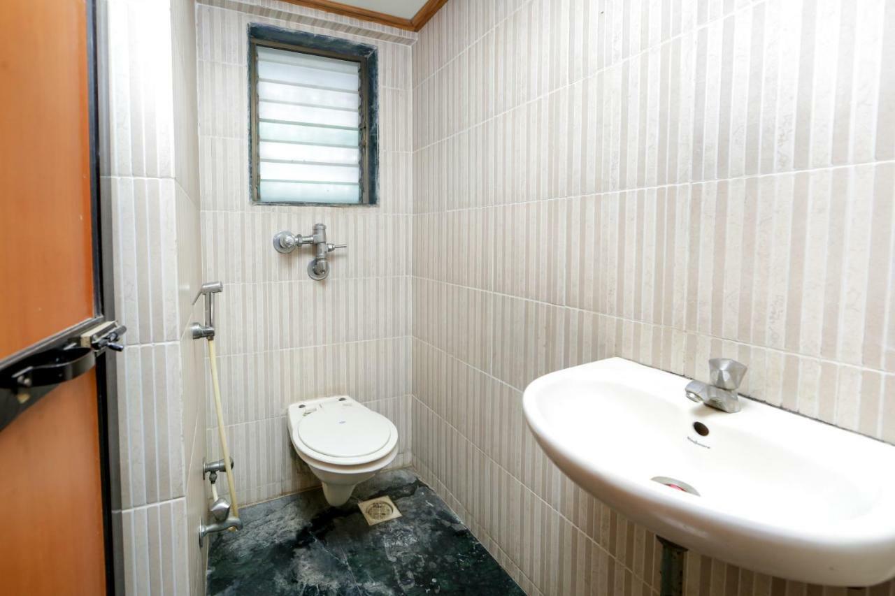Lucky Hotel Goregaon Мумбай Екстериор снимка