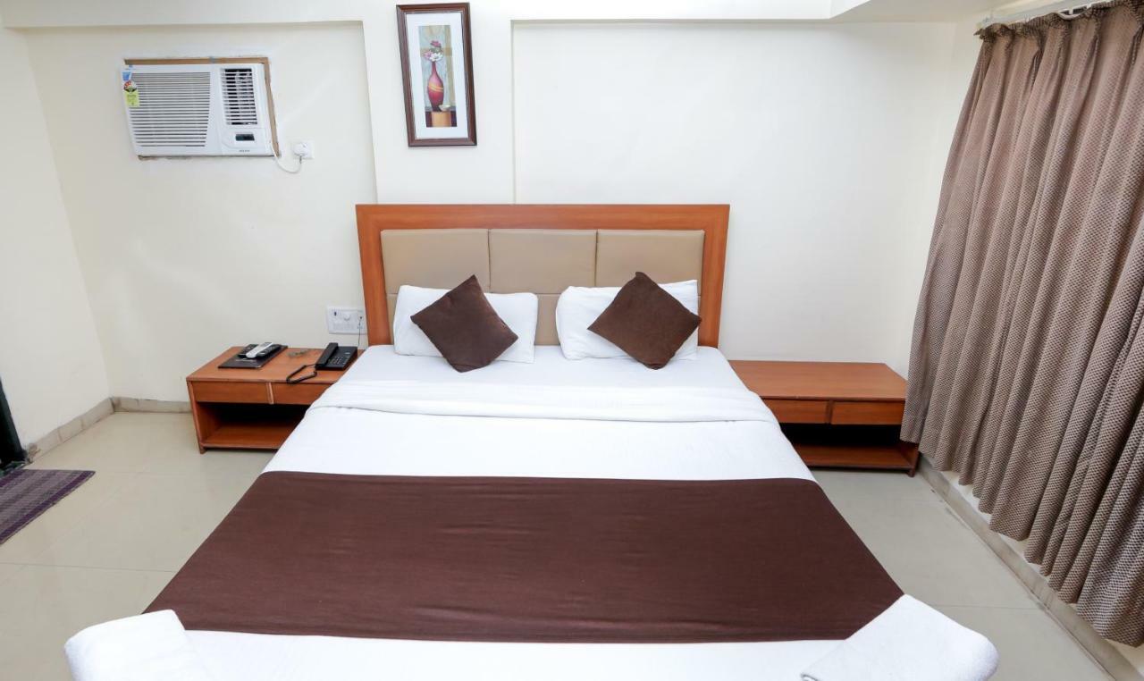 Lucky Hotel Goregaon Мумбай Екстериор снимка