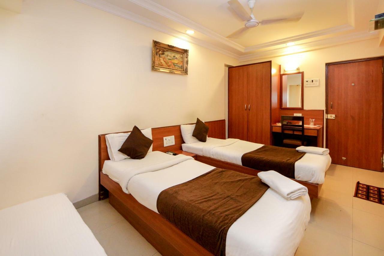 Lucky Hotel Goregaon Мумбай Екстериор снимка