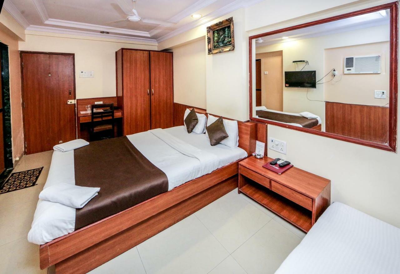 Lucky Hotel Goregaon Мумбай Екстериор снимка