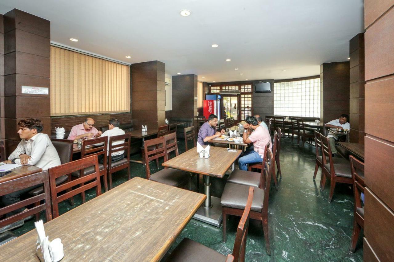 Lucky Hotel Goregaon Мумбай Екстериор снимка