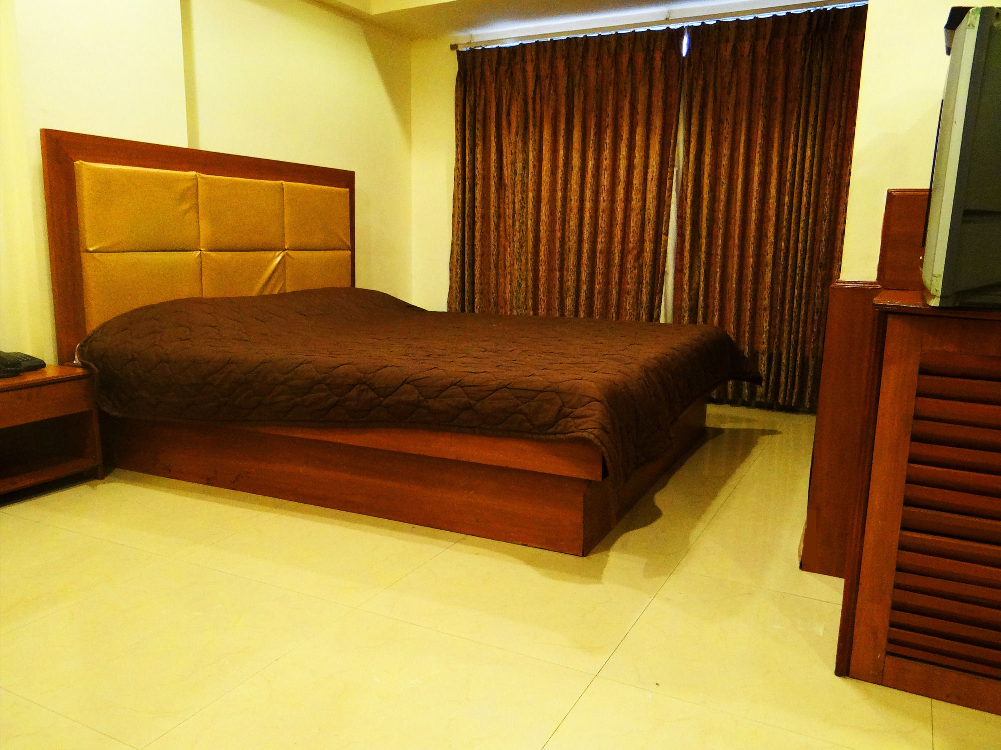 Lucky Hotel Goregaon Мумбай Екстериор снимка