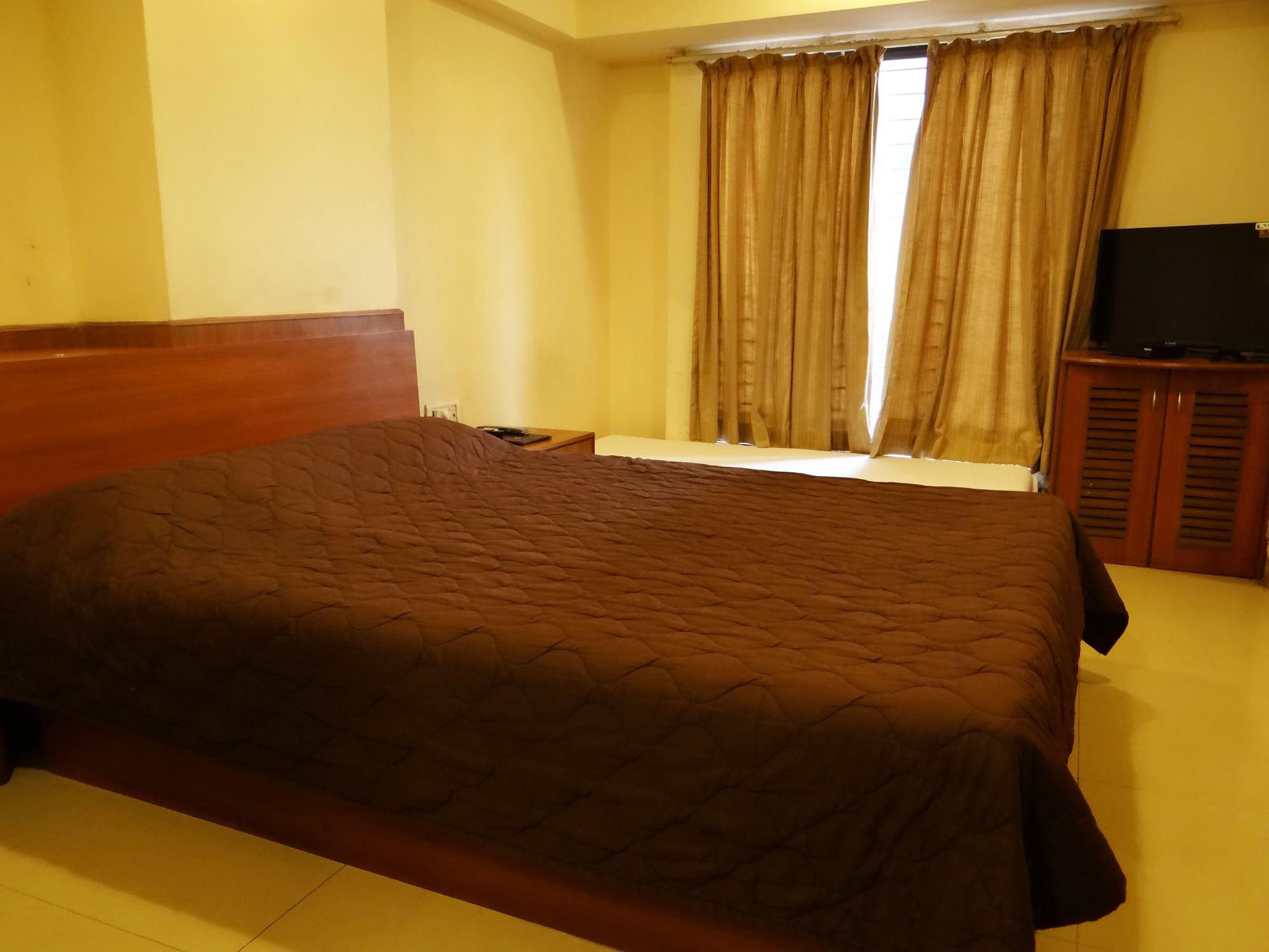 Lucky Hotel Goregaon Мумбай Екстериор снимка